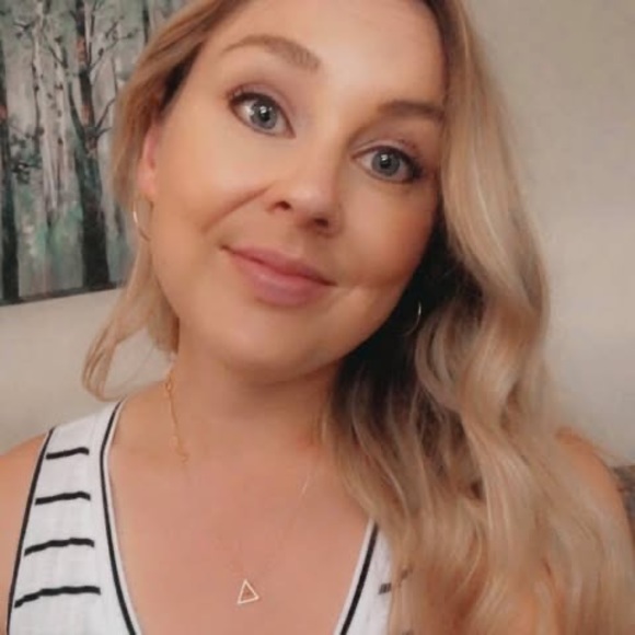 Meet your Posher, Robyn - Picture 1 of 1